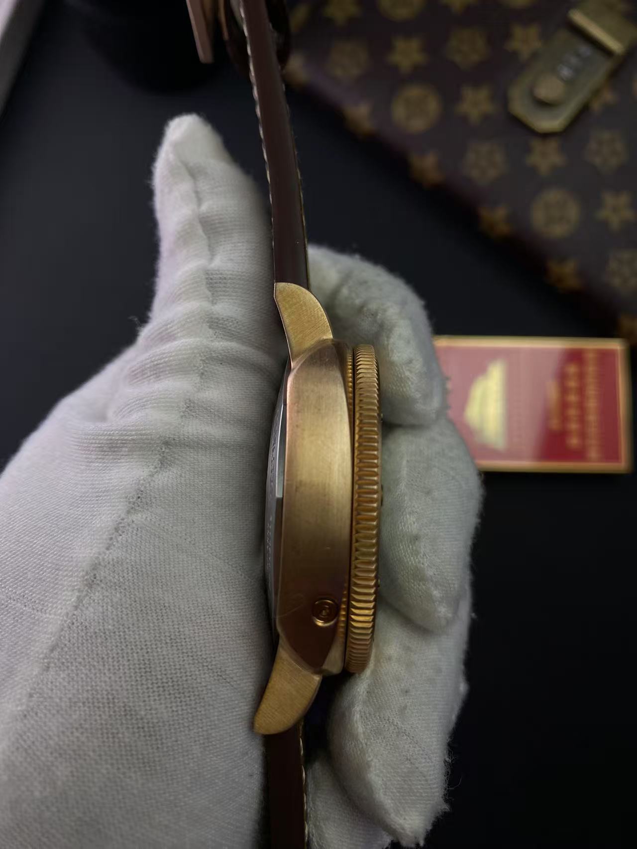 Винтажные мужские часы из брон – обзор и цена Tropic Strap Vintage